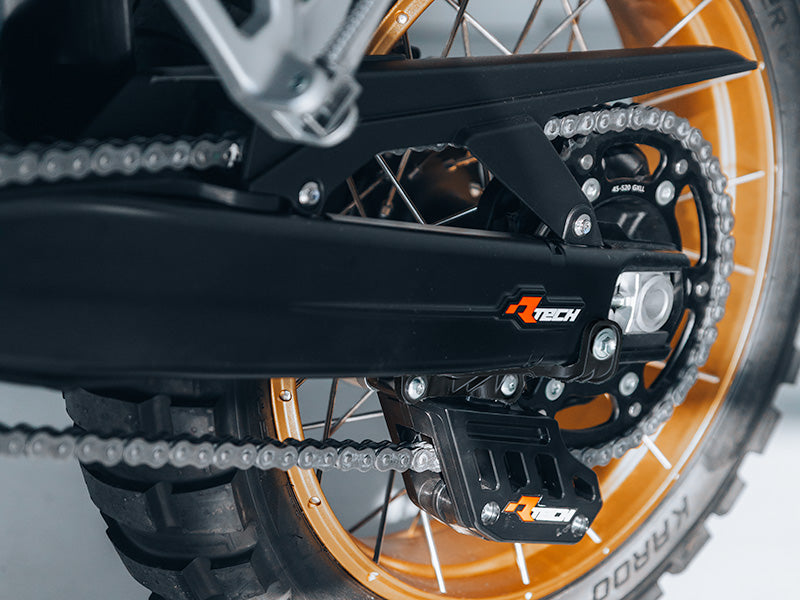 R-Tech achterbrug beschermer gemonteerd op Kove 800X adventure motor